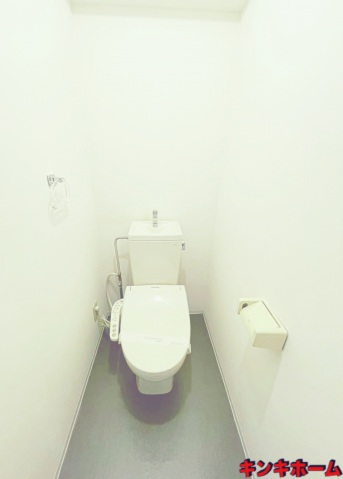トイレ　写真は別のお部屋のものでございます