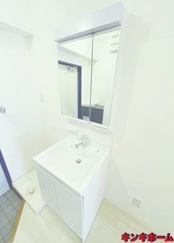 洗面設備　写真は別のお部屋のものでございます