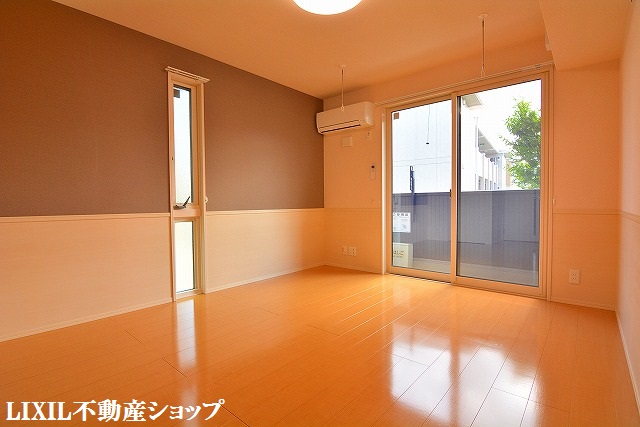 居室・リビング　８帖の洋室です。