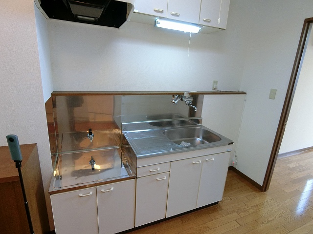 キッチン　※画像は同間取り301号室です。