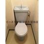 トイレ　落ち着いた色調のトイレです