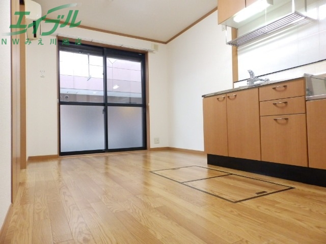 居室・リビング　別部屋参考写真です
