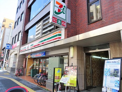 コンビニ　セブンイレブン新御徒町駅前店（コンビニ）まで132m