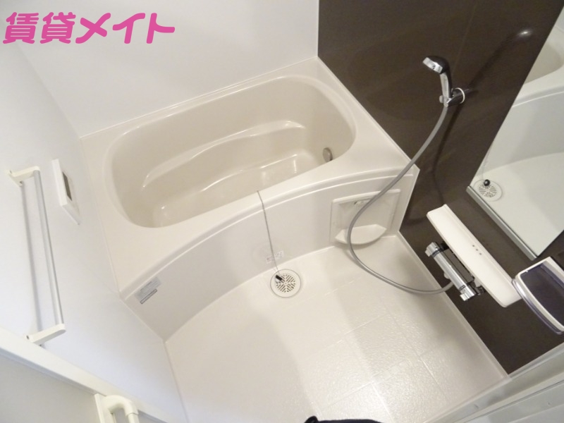 バス・シャワールーム　バス同型モデルの写真になります。