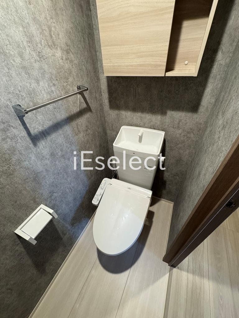 トイレ　温水洗浄便座付きのトイレです