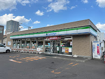 コンビニ　ファミリーマート札幌北1条東11丁目店（コンビニ）まで35m