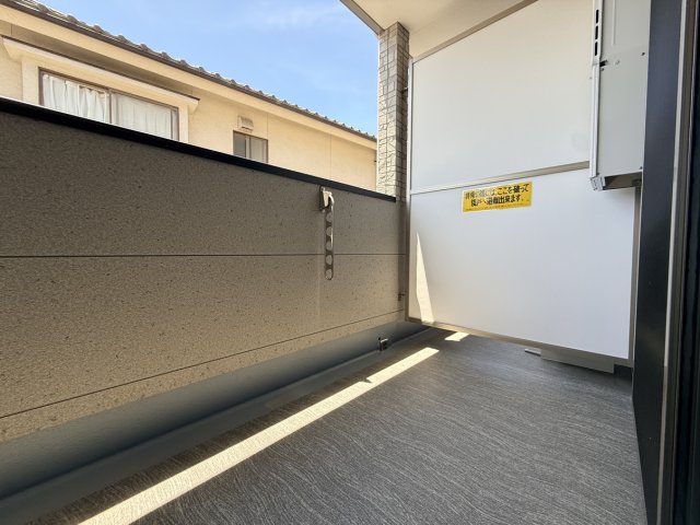 バルコニー　同物件別号室の写真です。