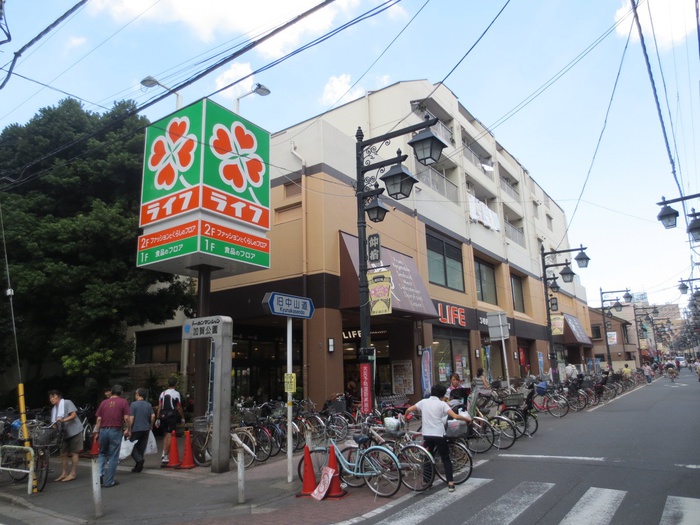 スーパー　ライフ仲宿店（スーパー）まで181m