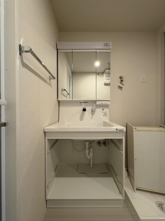 洗面設備　*同物件、別部屋の写真です