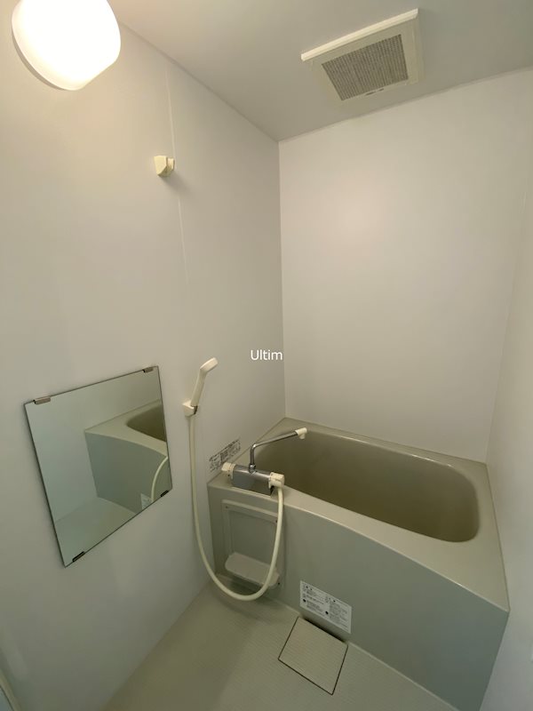 バス・シャワールーム　違うお部屋の写真です。ご参考までに