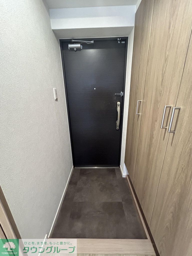玄関　駐車場