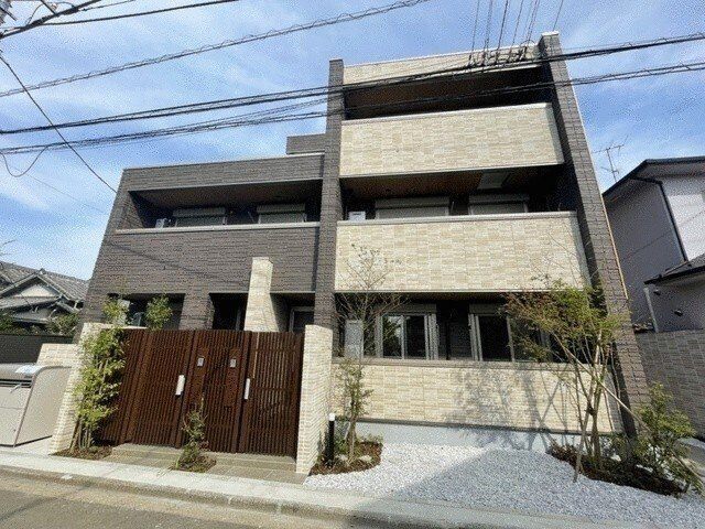 建物外観　オートロック完備