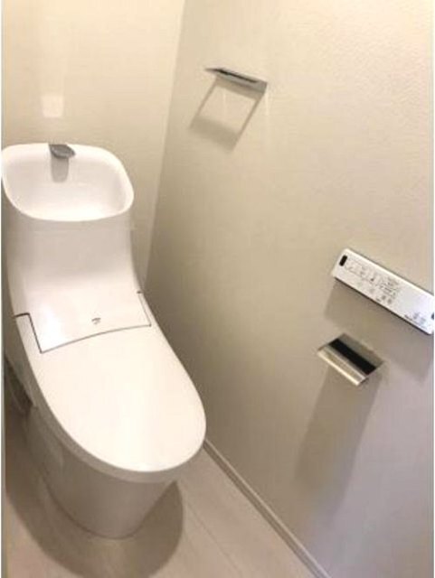 トイレ　温水洗浄便座