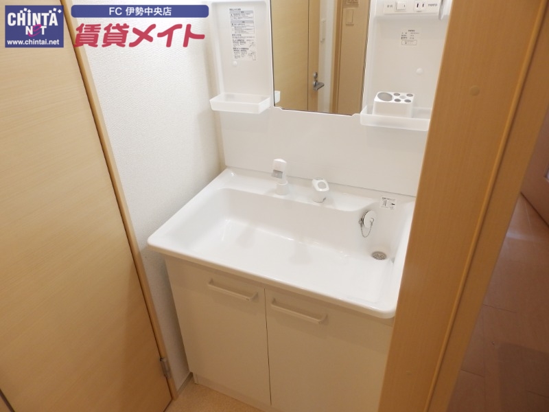 洗面設備　同型参考写真