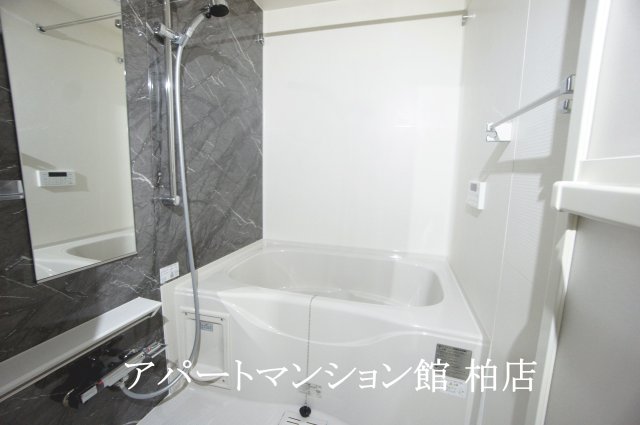 バス・シャワールーム　同施工会社、同型タイプです