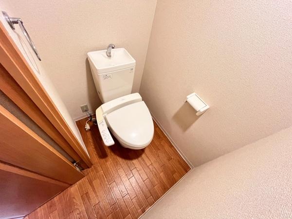 トイレ　※同物件の同タイプの室内写真