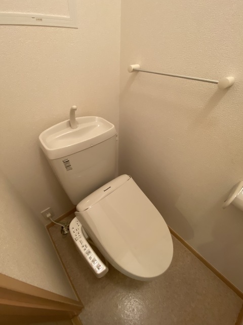 トイレ　機能の付いたトイレで快適な事間違い無しですね