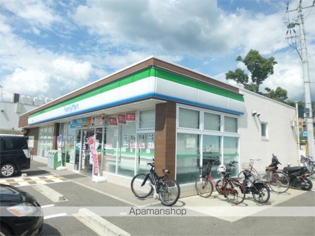 コンビニ　ファミリーマート　八尾郡川店（コンビニ）まで410m