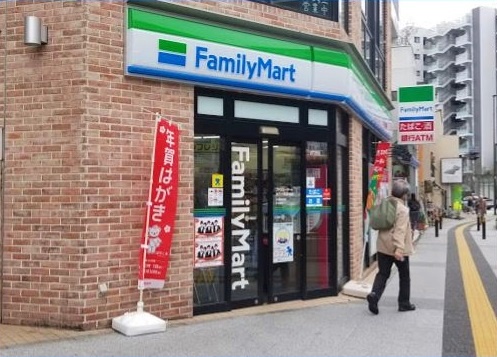 コンビニ　ファミリーマート 金沢八景駅前店（コンビニ）まで599m