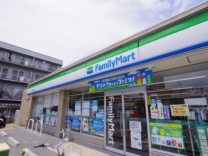 コンビニ　ファミリーマート（コンビニ）まで40m