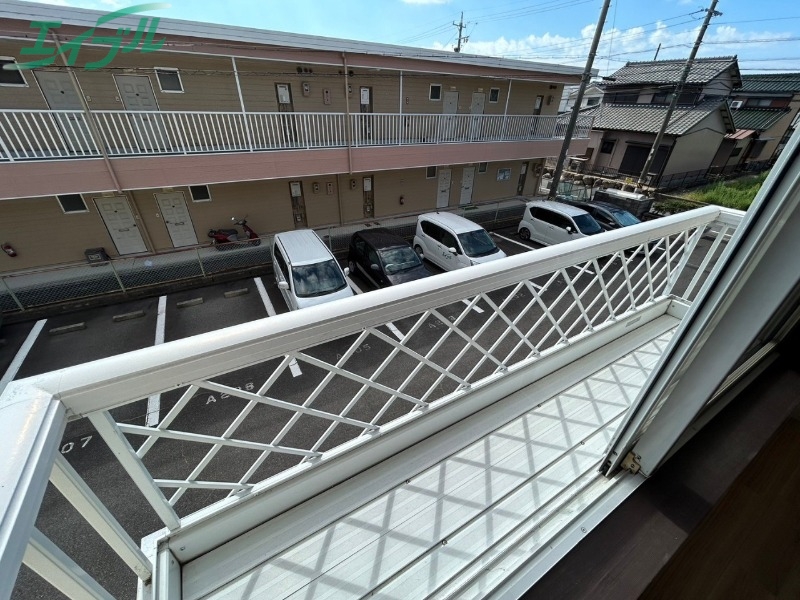 玄関　同型部屋写真です。