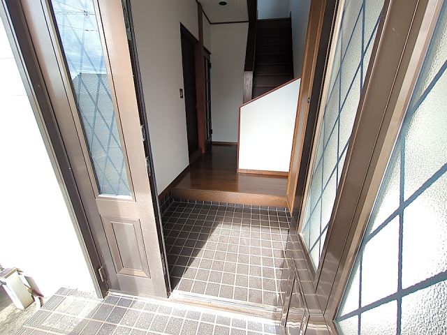 鳥谷戸建ての玄関写真