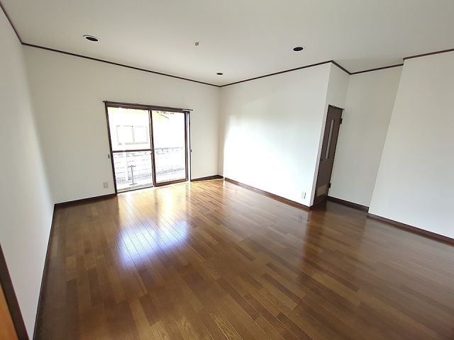 鳥谷戸建ての居間写真