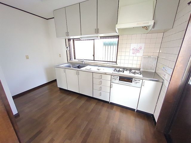 鳥谷戸建てのキッチン写真