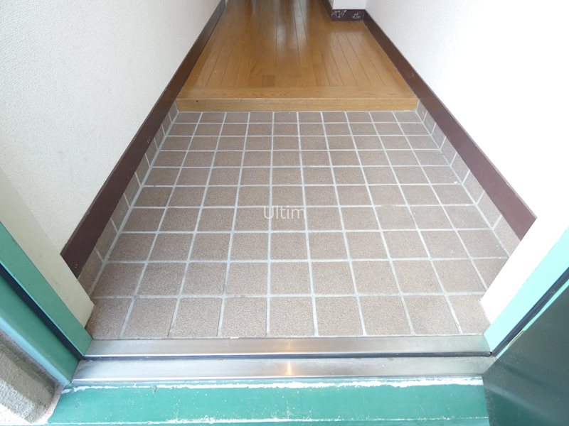 玄関　※同タイプの他のお部屋です