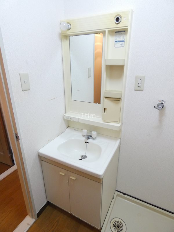 洗面設備　※同タイプの他のお部屋です