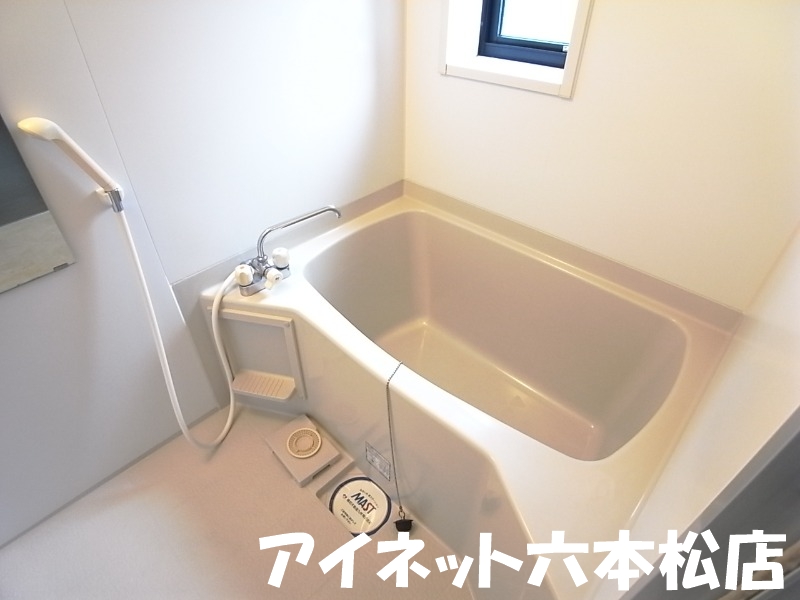 バス・シャワールーム　1日の疲れを流しましょう。