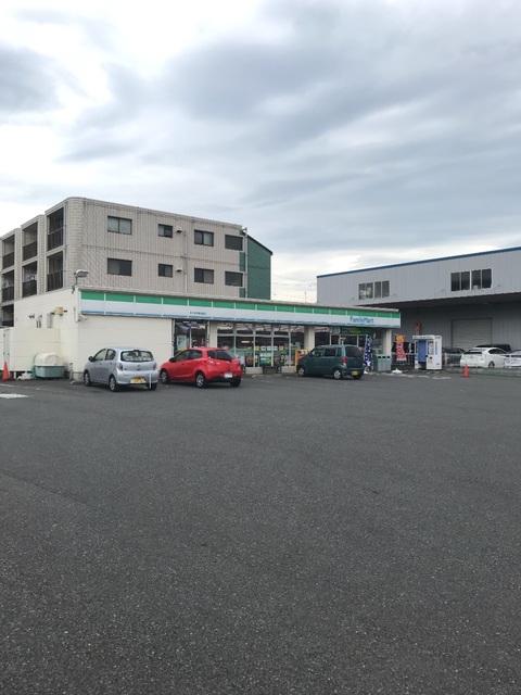 コンビニ　ファミリーマート東大和青梅街道店（コンビニ）まで639m