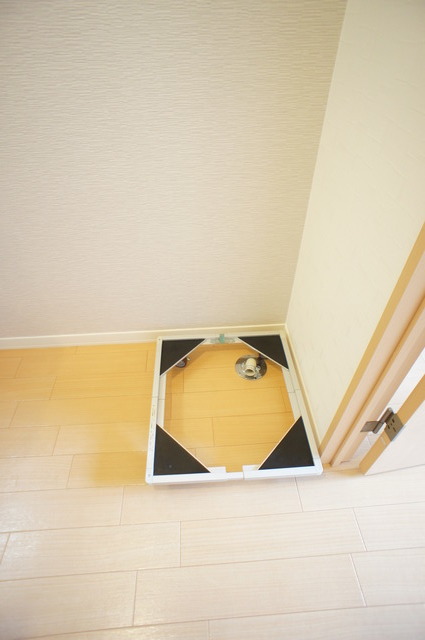 その他　洗濯機置き場は室内にあるので雨に濡れる心配はありません。