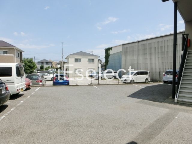 駐車場　敷地内の駐車場。