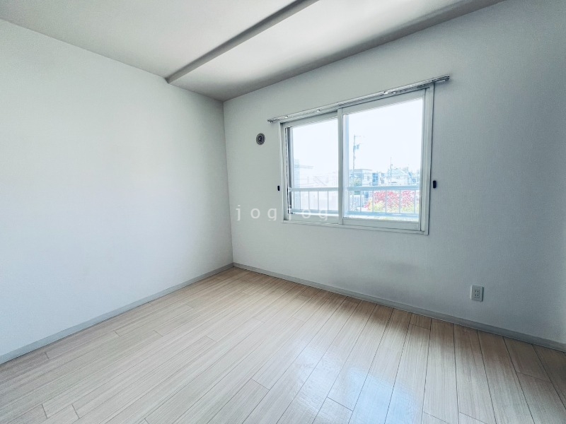 その他部屋・スペース　日当たりの良い明るいお部屋です。