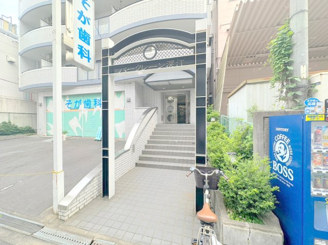 エントランス　落ち着いたエントランスです