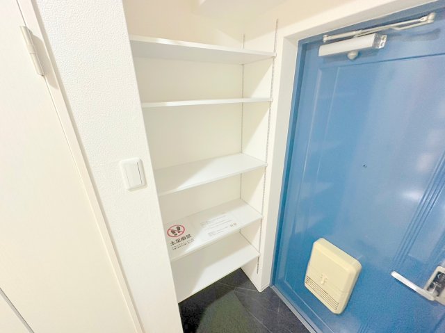 収納　大きいシューズボックスは靴がいっぱい入れれますね。