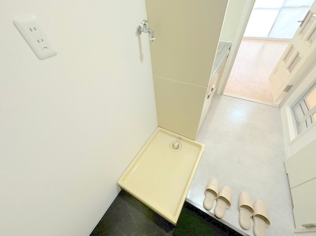 その他　室内に洗濯機置場があれば雨の日でも濡れる心配がございませんね