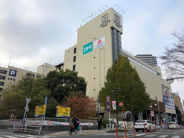 ショッピングセンター　TOCOTOCO　SQUARE（ショッピングセンター）まで595m