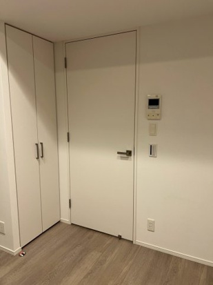 居室・リビング　別部屋反転写真