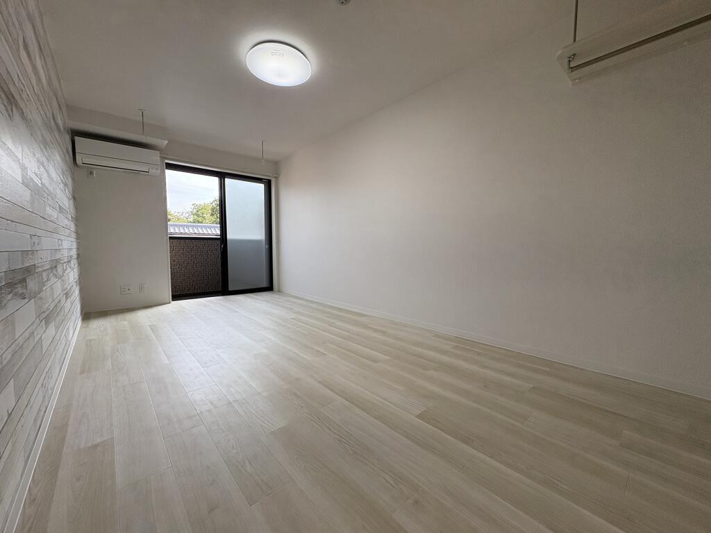居室・リビング　※同建物の別のお部屋の写真です。