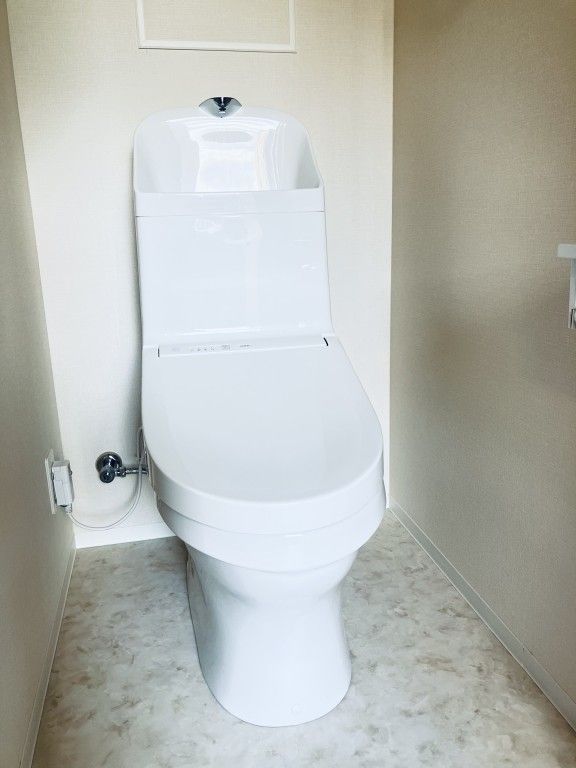 トイレ　落ち着いた色調のトイレです