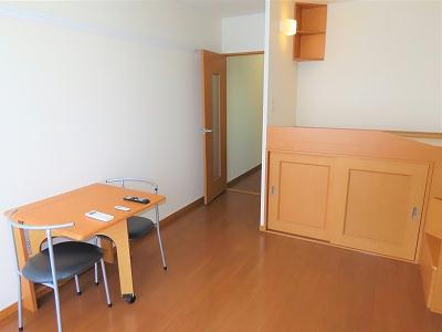 居室・リビング　ハイベッドタイプのお部屋です