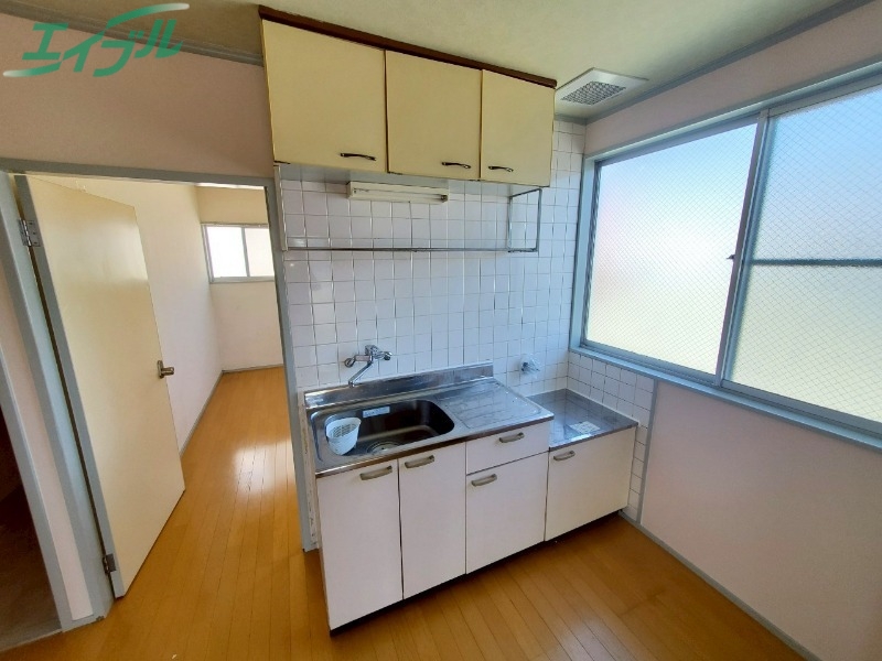 キッチン　別部屋同型参考写真
