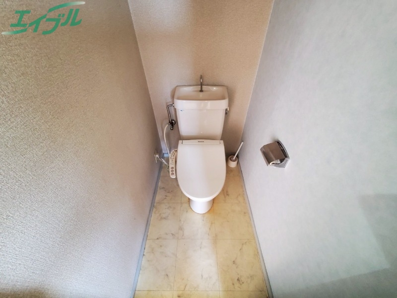 トイレ　別部屋同型参考写真