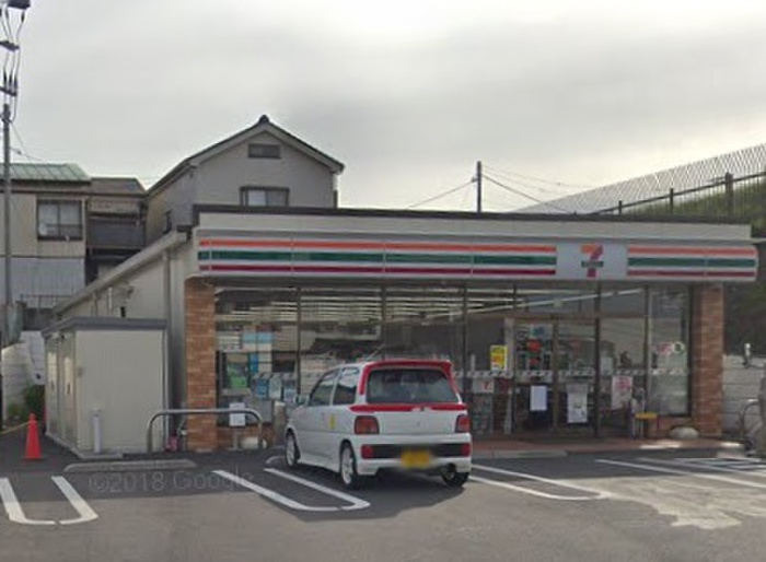 コンビニ　セブンイレブン（コンビニ）まで700m