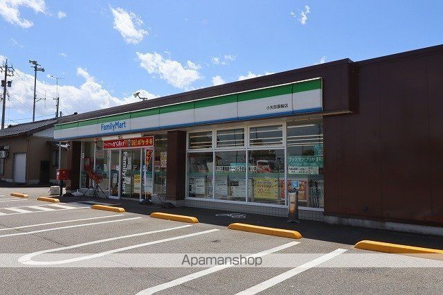 コンビニ　ファミリーマート（コンビニ）まで856m