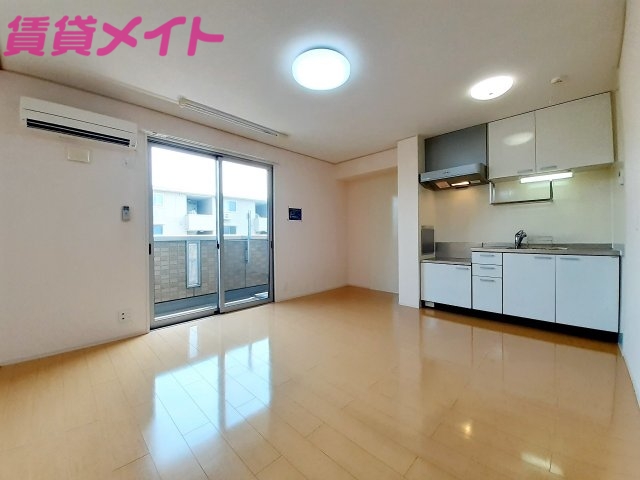 居室・リビング　同型参考写真