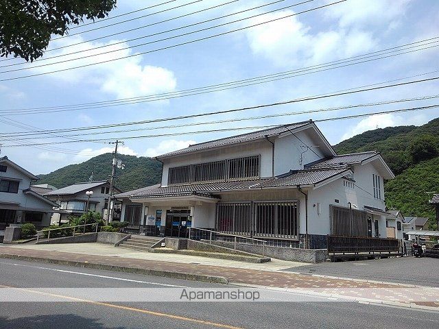 銀行　しまなみ信用金庫中之町支店（銀行）まで1800m