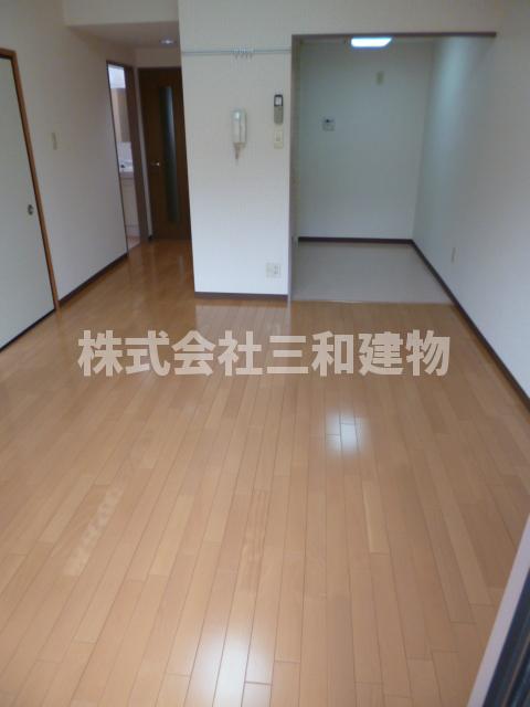 居室・リビング　同間取り（反転タイプ）の参考写真です